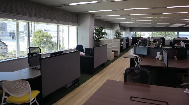 本社内執務スペース