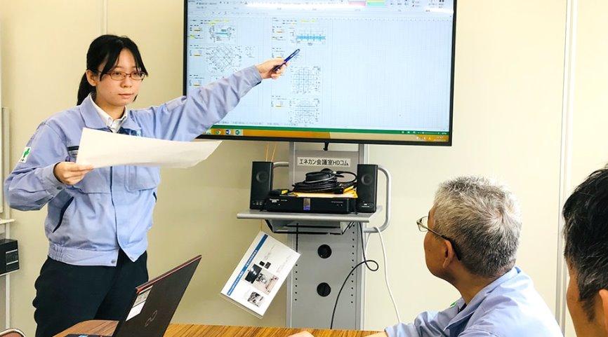 社内での設計打合せ